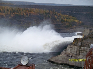 Водосброс в действии.